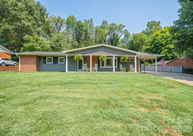 Photo 1 of Single family home for sale at 115 Eastwood Park Dr Se, Lenoir, NC 28645 | MLS# 4425611 | Listing updated on 2026-09-19