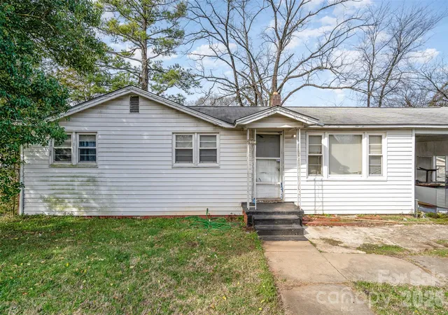 Photo 1 of Single family home for sale at 2914 Ridge Ave, Charlotte, NC 28208 | MLS# 4425618 | Listing updated on 2026-09-17