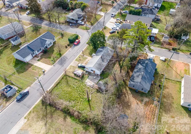 Photo 3 of Single family home for sale at 2914 Ridge Ave, Charlotte, NC 28208 | MLS# 4425618 | Listing updated on 2026-10-26