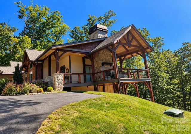 Photo 2 of Single family home for sale at 25 Finlaystone Tr, Waynesville, NC 28786 | MLS# 4425631 | Listing updated on 2026-10-02