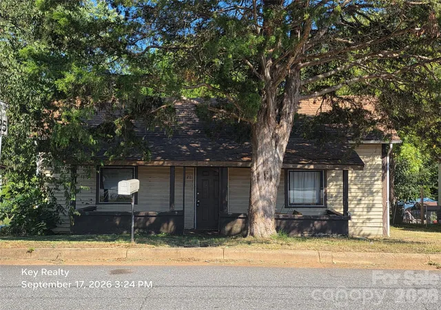 Photo 1 of Single family home for sale at 521 N Davis Ave, Newton, NC 28658 | MLS# 4425640 | Listing updated on 2026-09-22