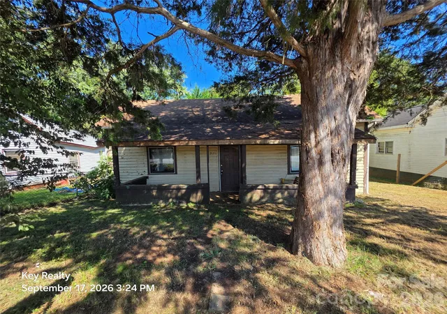 Photo 2 of Single family home for sale at 521 N Davis Ave, Newton, NC 28658 | MLS# 4425640 | Listing updated on 2026-09-22