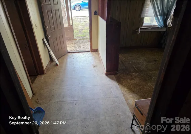 Photo 4 of Single family home for sale at 521 N Davis Ave, Newton, NC 28658 | MLS# 4425640 | Listing updated on 2026-09-22