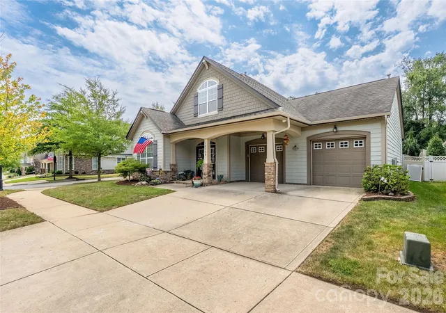 Photo 1 of Single family home for sale at 10328 Drake Hl Dr, Huntersville, NC 28078 | MLS# 4425644 | Listing updated on 2026-09-18