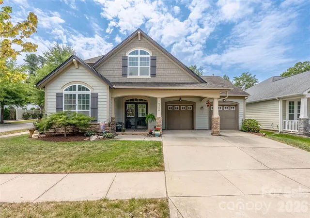 Photo 2 of Single family home for sale at 10328 Drake Hl Dr, Huntersville, NC 28078 | MLS# 4425644 | Listing updated on 2026-09-18