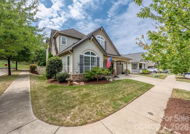 Photo 3 of Single family home for sale at 10328 Drake Hl Dr, Huntersville, NC 28078 | MLS# 4425644 | Listing updated on 2026-09-18