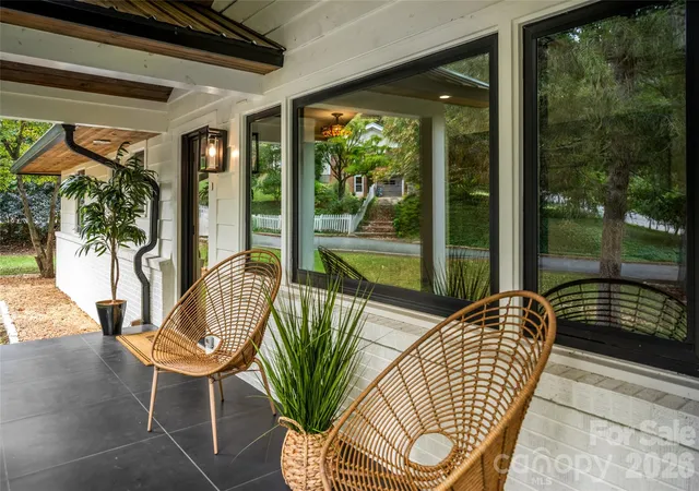 Photo 3 of Sale Pending at 3 Maplewood Pkwy, Asheville, NC 28804 | MLS# 4425655 | Listing updated on 2026-10-01