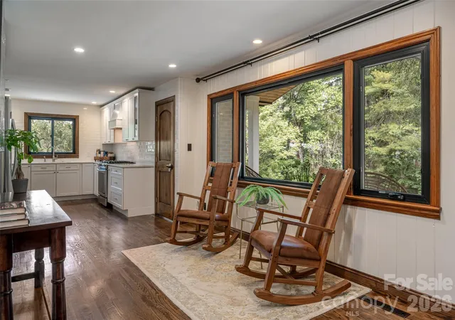 Photo 4 of Sale Pending at 3 Maplewood Pkwy, Asheville, NC 28804 | MLS# 4425655 | Listing updated on 2026-10-01