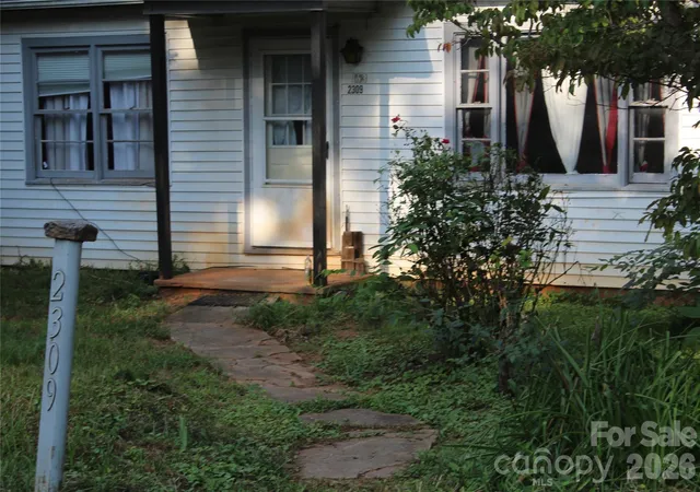Photo 2 of Single family home for sale at 2309 Rainbow Hts Cir, Lenoir, NC 28645 | MLS# 4425677 | Listing updated on 2026-09-22