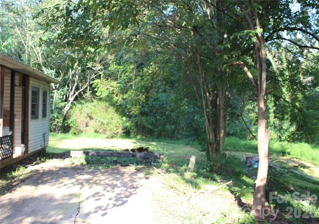 Photo 4 of Single family home for sale at 2309 Rainbow Hts Cir, Lenoir, NC 28645 | MLS# 4425677 | Listing updated on 2026-09-22