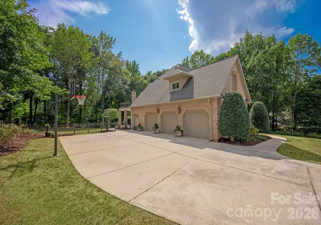 Photo 2 of Single family home for sale at 1005 Firethorne Clb Dr, Waxhaw, NC 28173 | MLS# 4425680 | Listing updated on 2026-09-29