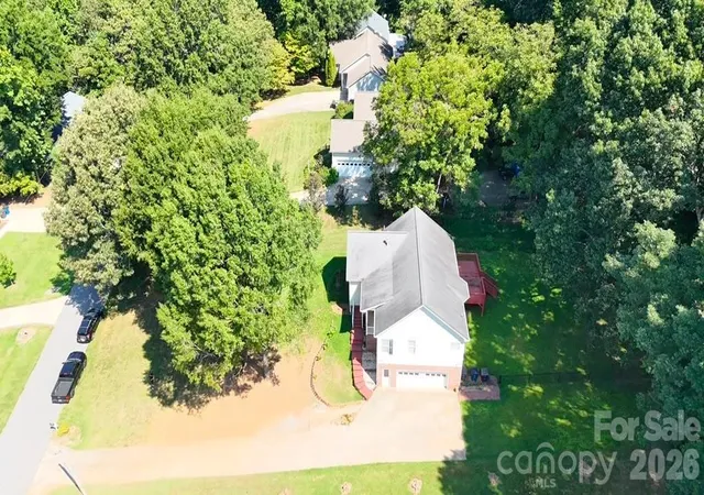 Photo 1 of Single family home for sale at 203 Springfield Rd, Statesville, NC 28625 | MLS# 4425686 | Listing updated on 2026-09-26