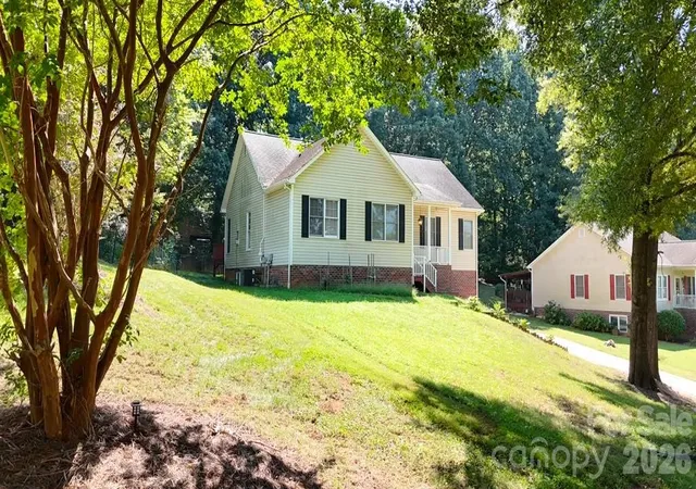 Photo 3 of Single family home for sale at 203 Springfield Rd, Statesville, NC 28625 | MLS# 4425686 | Listing updated on 2026-09-26