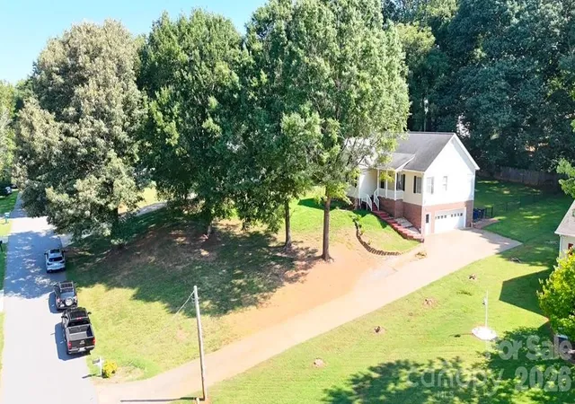 Photo 4 of Single family home for sale at 203 Springfield Rd, Statesville, NC 28625 | MLS# 4425686 | Listing updated on 2026-09-26