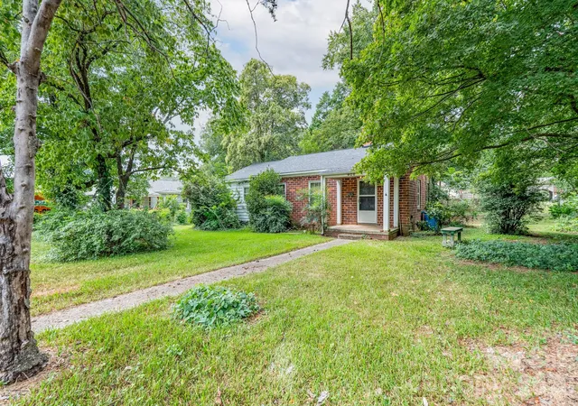 Photo 2 of Single family home for sale at 406 Mccammon St, Fort Mill, SC 29715 | MLS# 4425690 | Listing updated on 2026-09-18