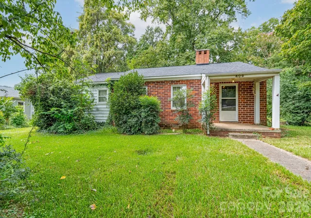 Photo 3 of Single family home for sale at 406 Mccammon St, Fort Mill, SC 29715 | MLS# 4425690 | Listing updated on 2026-09-18