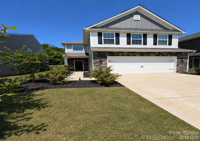 Photo 1 of Single family home for sale at 292 Runner Stone Ln, Fort Mill, SC 29715 | MLS# 4425691 | Listing updated on 2026-09-23