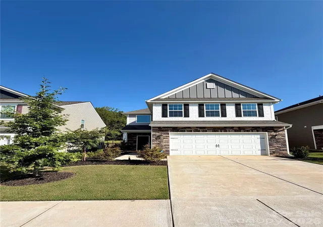 Photo 1 of Single family home for sale at 292 Runner Stone Ln, Fort Mill, SC 29715 | MLS# 4425691 | Listing updated on 2026-10-09
