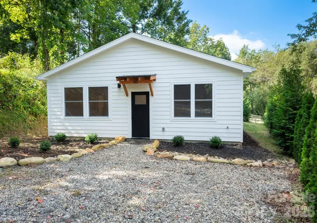 Photo 1 of Single family home for sale at 60 Pearl St, Black Mountain, NC 28711 | MLS# 4425700 | Listing updated on 2026-09-24