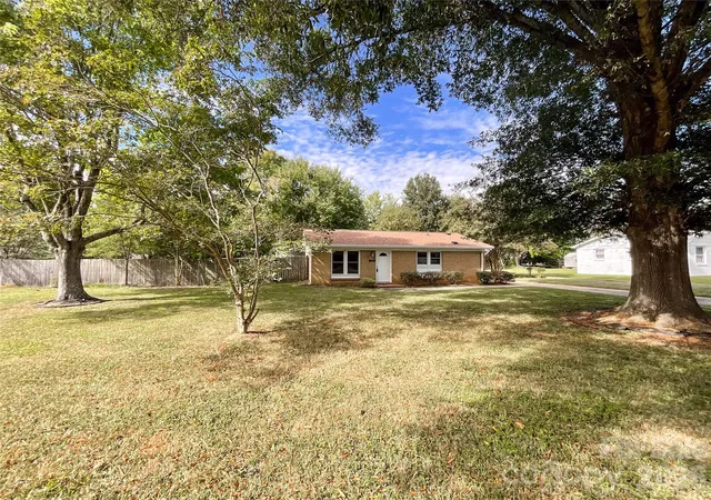 Photo 3 of Single family home for sale at 5704 Hillcrest Cir, Indian Trail, NC 28079 | MLS# 4425701 | Listing updated on 2026-10-06