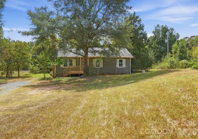 Photo 2 of Single family home for sale at 2108 Waxhaw Marvin Rd, Waxhaw, NC 28173 | MLS# 4425702 | Listing updated on 2026-09-21