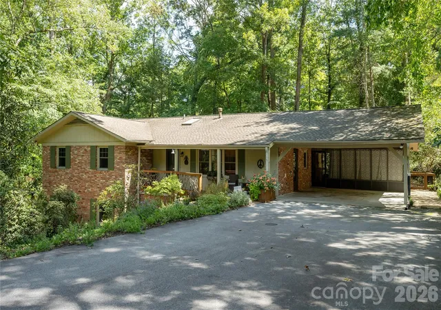 Photo 2 of Single family home for sale at 906 Indian Hl Rd, Hendersonville, NC | MLS# 4425706 | Listing updated on 2026-09-18
