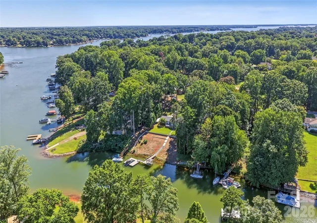 Photo 3 of Single family home for sale at 201 Wood Duck Loop, Mooresville, NC 28117 | MLS# 4425713 | Listing updated on 2026-10-18