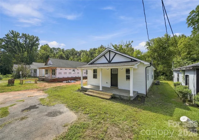 Photo 3 of Single family home for sale at 335 Baker St, Rock Hill, SC 29730 | MLS# 4425717 | Listing updated on 2026-09-17