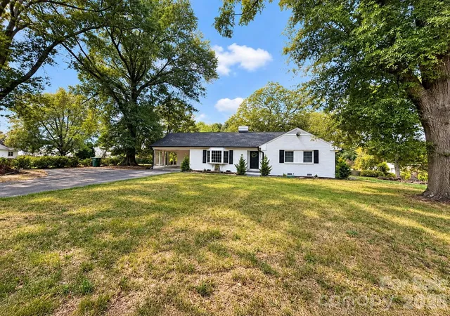 Photo 2 of Sale Pending at 1321 Jenkins Rd, Gastonia, NC 28052 | MLS# 4425721 | Listing updated on 2026-09-21
