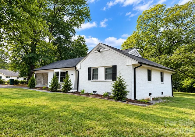 Photo 3 of Sale Pending at 1321 Jenkins Rd, Gastonia, NC 28052 | MLS# 4425721 | Listing updated on 2026-09-21