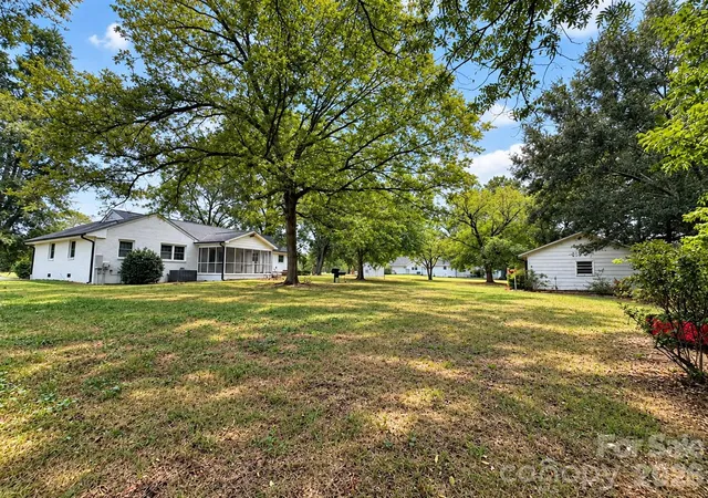 Photo 3 of Sale Pending at 1321 Jenkins Rd, Gastonia, NC 28052 | MLS# 4425721 | Listing updated on 2026-09-21