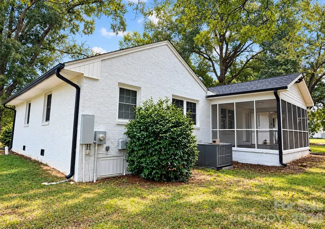 Photo 4 of Sale Pending at 1321 Jenkins Rd, Gastonia, NC 28052 | MLS# 4425721 | Listing updated on 2026-09-21