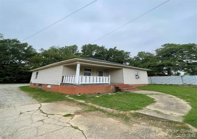 Photo 1 of Single family home for sale at 411 Klumac Rd, Salisbury, NC 28144 | MLS# 4425722 | Listing updated on 2026-09-18