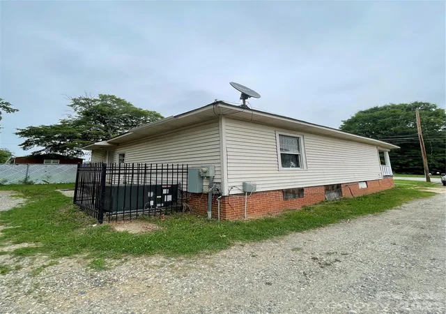 Photo 2 of Single family home for sale at 411 Klumac Rd, Salisbury, NC 28144 | MLS# 4425722 | Listing updated on 2026-09-18