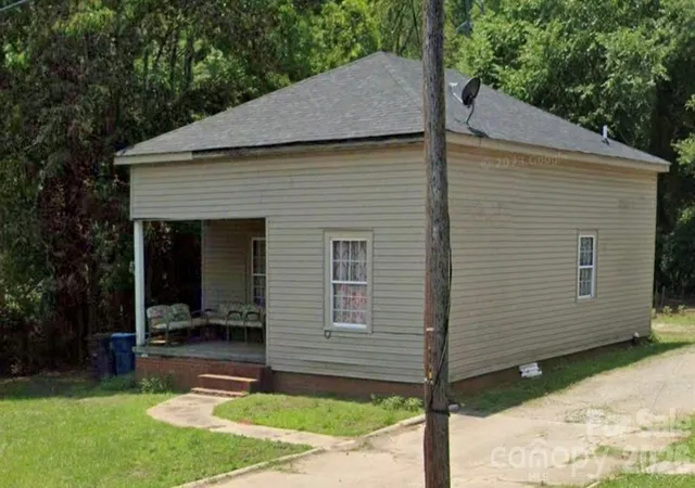 Photo 1 of Single family home for sale at 413 Klumac Rd, Salisbury, NC 28144 | MLS# 4425725 | Listing updated on 2026-09-18