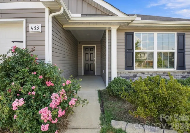 Photo 4 of Single family home for sale at 433 Belcaro Dr, Kings Mountain, NC 28086 | MLS# 4425729 | Listing updated on 2026-09-23