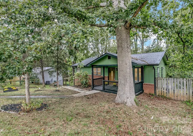 Photo 2 of Single family home for sale at 43 Rex Dr, Asheville, NC 28806 | MLS# 4425731 | Listing updated on 2026-10-30