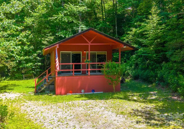 Photo 2 of Single family home for sale at 255 Bailey Ave, Bryson City, NC 28713 | MLS# 4425736 | Listing updated on 2026-09-18