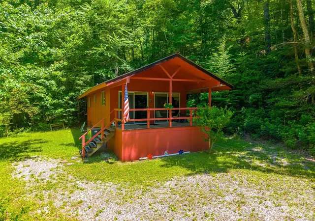 Photo 3 of Single family home for sale at 255 Bailey Ave, Bryson City, NC 28713 | MLS# 4425736 | Listing updated on 2026-09-18