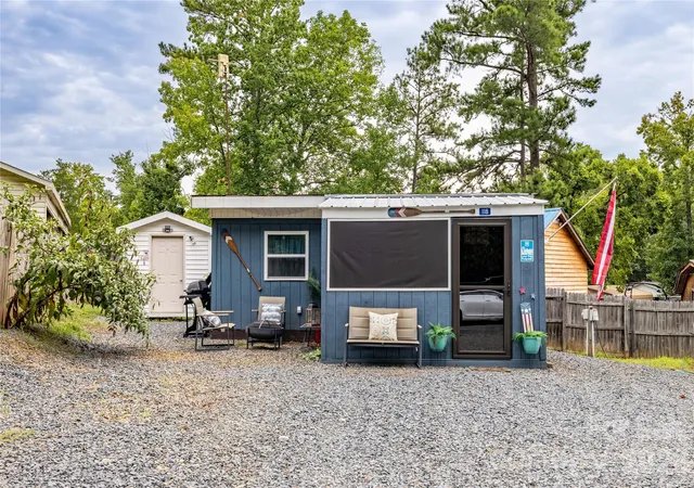 Photo 1 of Single family home for sale at 118 Lake Tillery Trl #322 section A, Mount Gilead, NC 27306 | MLS# 4425741 | Listing updated on 2026-09-22