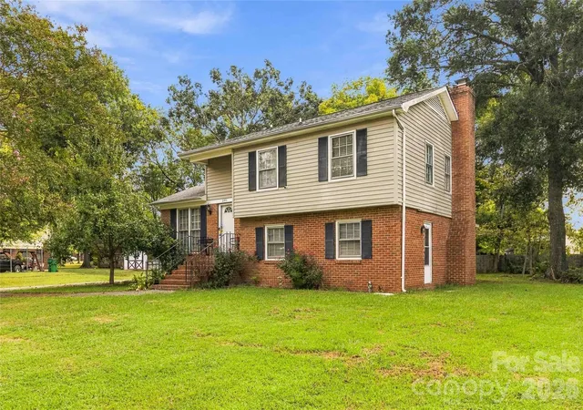 Photo 1 of Single family home for sale at 2711 Johnny Reb Ln, Charlotte, NC 28273 | MLS# 4425742 | Listing updated on 2026-09-22