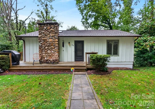 Photo 1 of Single family home for sale at 39 Spooks Branch Ext, Asheville, NC 28804 | MLS# 4425743 | Listing updated on 2026-10-03