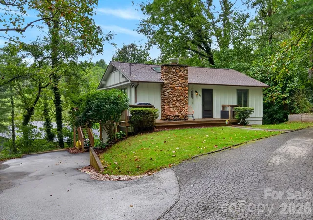 Photo 1 of Single family home for sale at 39 Spooks Branch Ext, Asheville, NC 28804 | MLS# 4425743 | Listing updated on 2026-10-28