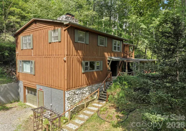 Photo 1 of Single family home for sale at 435 Three Quarter Crk Rd, Burnsville, NC 28714 | MLS# 4425746 | Listing updated on 2026-09-18