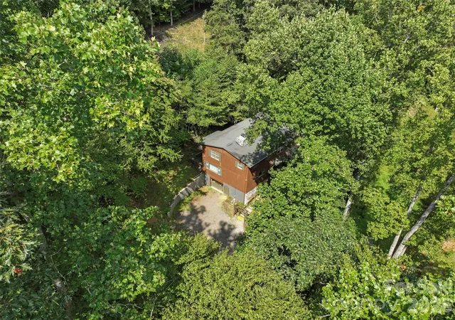 Photo 2 of Single family home for sale at 435 Three Quarter Crk Rd, Burnsville, NC 28714 | MLS# 4425746 | Listing updated on 2026-09-18