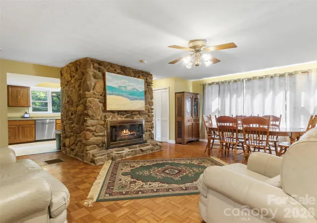 Photo 3 of Single family home for sale at 435 Three Quarter Crk Rd, Burnsville, NC 28714 | MLS# 4425746 | Listing updated on 2026-09-18