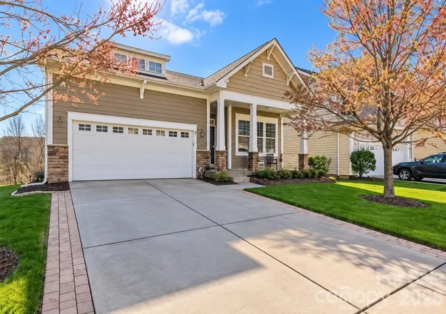 Photo 1 of Single family home for sale at 3009 Grande Hts Dr, Charlotte, NC 28269 | MLS# 4425756 | Listing updated on 2026-10-03