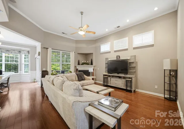 Photo 3 of Single family home for sale at 3009 Grande Hts Dr, Charlotte, NC 28269 | MLS# 4425756 | Listing updated on 2026-10-03