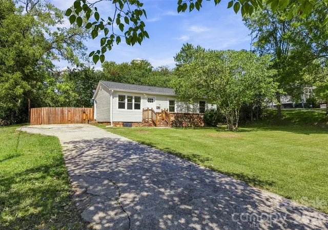 Photo 2 of Single family home for sale at 109 E Georgia Ave, Bessemer City, NC 28016 | MLS# 4425761 | Listing updated on 2026-09-18