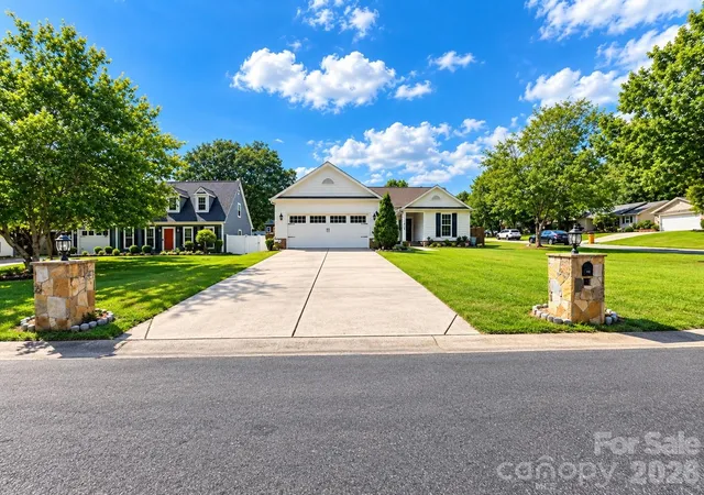 Photo 1 of Single family home for sale at 11619 Bowsby Ct, Charlotte, NC 28215 | MLS# 4425781 | Listing updated on 2026-10-07